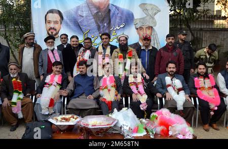 Governor Khyber Pakhtunkhwa, Haji Ghulam Ali in group photos newly elected President Arshad Aziz Malik and other cabinet members during ceremony held at Peshawar press club on Monday, January 02, 2023. Stock Photo