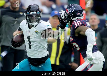 Houston Texans safety Jonathan Owens (36) warms up before an NFL