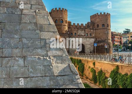 The Roman tomb in the shape of a Pyramid, Pyramid of Caius Cestius, and Porta San Paolo, access to the ancient Aurelian walls. Rome, Lazio, Italy, Stock Photo