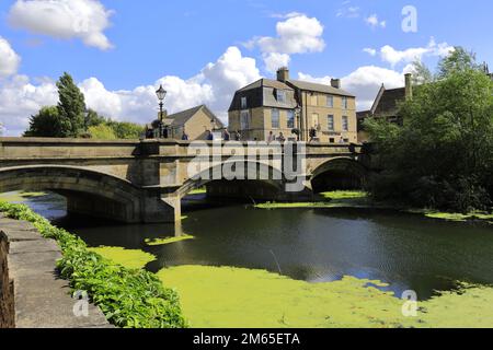 The stone road bridge over the river Welland, Stamford town; Lincolnshire; England; UK Stock Photo