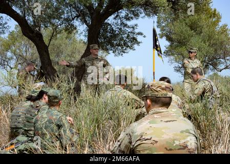 U.S. Army Officer Candidate School cadets, with the New Jersey National Guard, and Albanian Armed Forces OCS cadets receive an after-action briefing from Maj. Clark Curtis, New Jersey OCS commander with Echo company, 254th Regiment, 2nd Battalion, after completion of combined hilltop tactics familiarization at the Bunavi Individual Training Center, April 6, 2022, in Vlorë, Albania. New Jersey Army National Guard soldiers selected to Officer Candidate School, along with their leadership cadre, traveled to Albania to participate with AAF OCS cadets, strengthening the 20 year New Jersey–Albania P Stock Photo