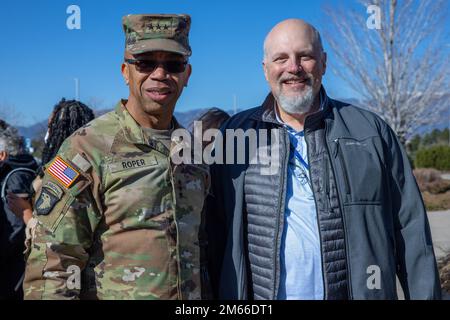 Lieutenant General A.C. Roper, U.S. Northern Command Deputy Commander and member of the Federal Emergency Management Agency's Vanguard Fellows group, greeted other members of the group at the North American Aerospace Defense Command and USNORTHCOM headquarters Apr. 7, 2022.  The leaders discussed the importance of interagency collaboration and a shared understanding of today's challenging security environment.  (Department of Defense photo by Thomas Paul) Stock Photo