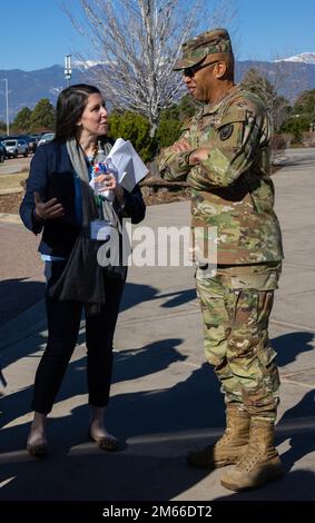 Lieutenant General A.C. Roper, U.S. Northern Command Deputy Commander and member of the Federal Emergency Management Agency's Vanguard Fellows group, greeted other members of the group at the North American Aerospace Defense Command and USNORTHCOM headquarters Apr. 7, 2022.  The leaders discussed the importance of interagency collaboration and a shared understanding of today's challenging security environment.  (Department of Defense photo by Thomas Paul) Stock Photo