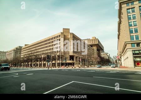 The J. Edgar Hoover Building, headquarters of the Federal Bureau of Investigation (FBI), in Washington, DC, seen from the intersection of Pennsylvania Stock Photo