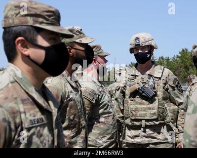 Maj. Gen. David Lesperance, the commanding general of the 2nd Infantry Division/ROK-US Combined Division, speaks with the Soldiers of the 1st Battalion, 38th Field Artillery Regiment, 210th Field Artillery Brigade, 2nd Infantry Division/ROK-US Combined Division during a visit to the unit on Apr. 8, 2022. Stock Photo