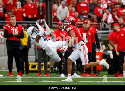 Penn State cornerback Kalen King warms up before running the 40-yard ...