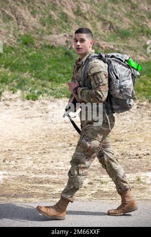 Soldiers ruck march 50 miles in New York City