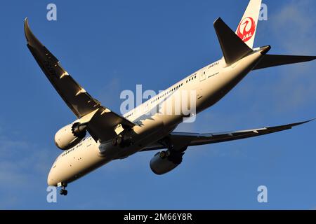 Japan airlines 787 9 hi-res stock photography and images - Alamy