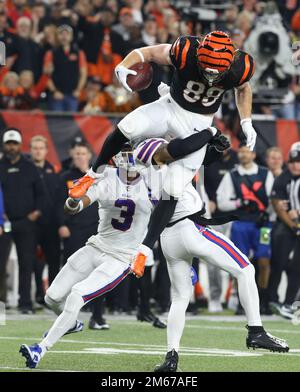 Cincinnati Bengals tight end Hayden Hurst (88) leaves the field after his  NFL football game against the Miami Dolphins, Friday, Sept. 30, 2022, in  Cincinnati. (AP Photo/Jeff Dean Stock Photo - Alamy