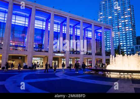David Geffen Hall, Lincoln Center for the Performing Arts, complex of buildings in the Lincoln Square neighborhood on the Upper West Side of Manhattan Stock Photo