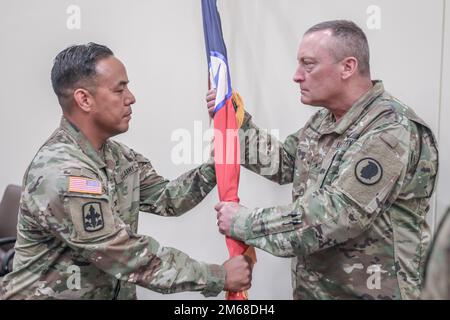 Hawaii Army National Guard (HIARNG) Brig. Gen. Stephen F. Logan, right, HIARNG Commander, receives the guidon from Col. Jonathan A. Ishikawa, outgoing commander of the 29th Infantry Brigade Combat Team during a change of command ceremony, Kalaeloa, Hawaii, April 18, 2022. A change of command ceremony symbolizes the exchange from one commander to the next. Stock Photo