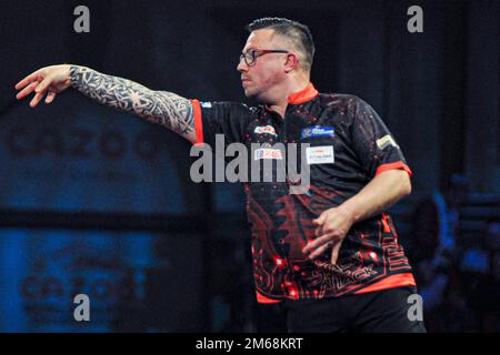 LONDON, ENGLAND - DECEMBER 19: Robert Owen of Wales in action during Day Five of the Cazoo World Darts Championship at Alexandra Palace on December 12, 2022 in London, England. (Photo by Pieter Verbeek/BSR Agency) Stock Photo