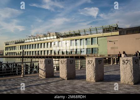 Pier 57, Recreational pier built in the 1950s, featuring a restaurant, exhibition space & Hudson River views, New York City, USA Stock Photo