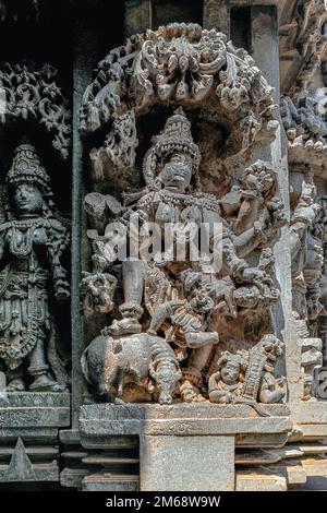 10 31 2009 Ancient stone carving of mythological gods in Chennakesava temple Keshava Somnathpur Temple, Mysore, India. Stock Photo