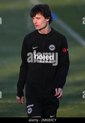 03 January 2023, Hessen, Frankfurt/Main: Newcomer Paxten Aaronson takes part in Eintracht Frankfurt's training kick-off at the stadium. Photo: Arne Dedert/dpa Stock Photo