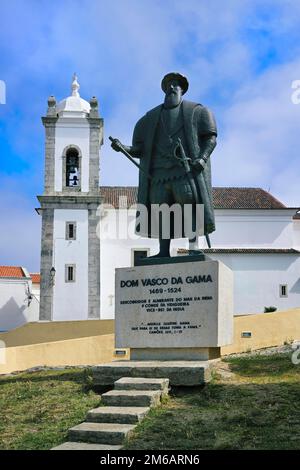 Vasco da Gama statue in front of Saint Salvador Church, Sines, Alentejo, Portugal Stock Photo