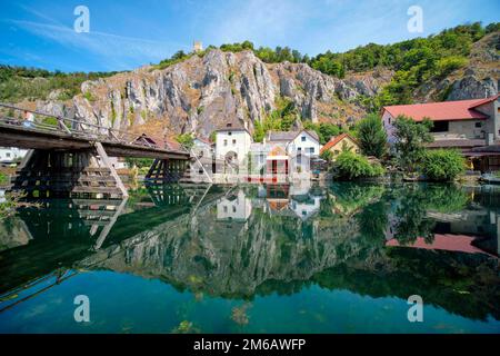 Old wooden bridge over the branch of the Altmuehl and Randeck Castle, Essing, Altmuehltal, Lower Bavaria, Bavaria, Germany Stock Photo