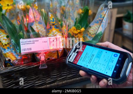 Scan and Go device for self-scanning, Rewe Center Tonndorfer main street 71-81, 22045 Hamburg, Germany Stock Photo