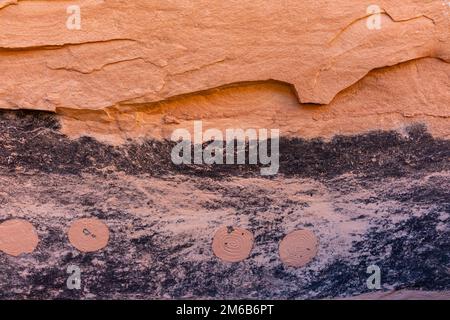 Green Mask Ruin. Backpacking in Grand Gulch and viewing Anasazi dwellings and rock art. Near Blanding, Utah, United States. Stock Photo