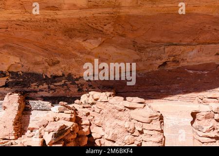 Perfect Kiva. Backpacking in Grand Gulch and viewing Anasazi dwellings and rock art. Near Blanding, Utah, United States. Stock Photo