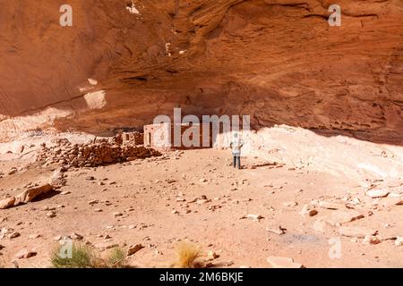 Perfect Kiva. Backpacking in Grand Gulch and viewing Anasazi dwellings and rock art. Near Blanding, Utah, United States. Stock Photo