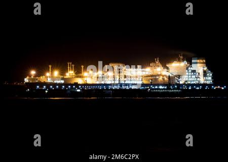 Wilhelmshaven, Germany. 03rd Jan, 2023. The tanker 'Maria Energy' (rear ship) loaded with liquefied natural gas lies in the darkness at the floating LNG terminal, the special ship 'Höegh Esperanza' (front). For the first time since the terminal opened in Wilhelmshaven, a tanker has arrived there with a full cargo of liquefied natural gas (LNG). Credit: Hauke-Christian Dittrich/dpa/Alamy Live News Stock Photo