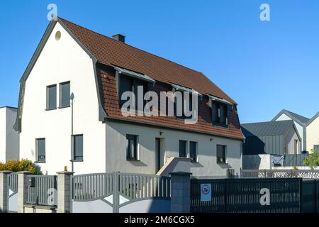 Modern house with closed windows blinds - clear blue sky above - rural real estate property for sale Stock Photo