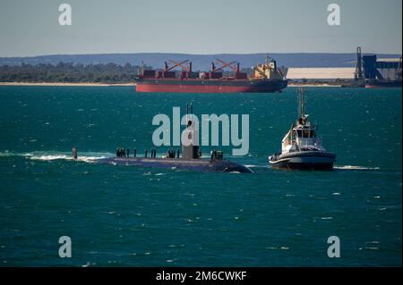 PERTH, Australia (April 23, 2022) The Los Angeles-class fast-attack submarine USS Springfield (SSN 761) enters port in preparation to moor alongside the Emory S. Land-class submarine tender USS Frank Cable (AS 40) at HMAS Stirling Navy Base, April 23, 2022. Frank Cable is currently on patrol conducting expeditionary maintenance and logistics in support of national security in the U.S. 7th Fleet area of operations. Stock Photo