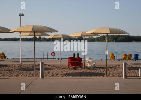 July 10 2022, Toronto Ontario Canada. Toronto HTO beach. Luke Durda/Alamy Stock Photo