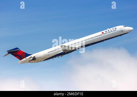 Delta Air Lines McDonnell Douglas MD-90 airplane Fort Lauderdale airport Stock Photo