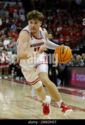 Madison, WI, USA. 3rd Jan, 2023. Wisconsin Badgers guard Max Klesmit (11) during the NCAA basketball game between the Minnesota Golden Gophers and the Wisconsin Badgers at the Kohl Center in Madison, WI. Darren Lee/CSM/Alamy Live News Stock Photo
