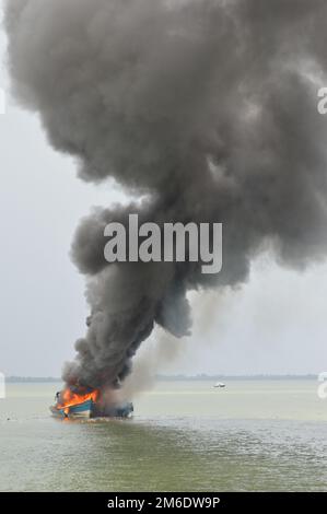 Crash Fish Explosion Explosions fishing boat Stock Photo - Alamy