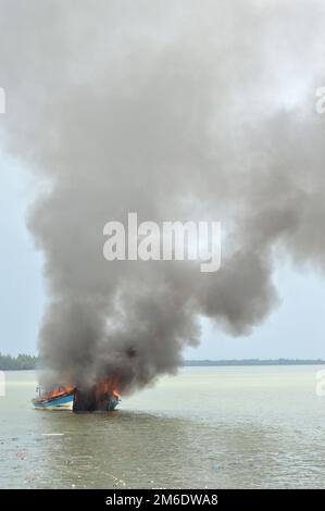 Crash Fish Explosion Explosions fishing boat Stock Photo - Alamy