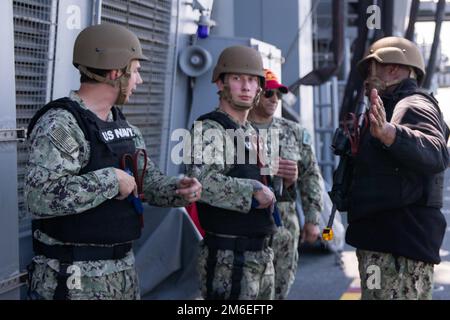 220426-N-CZ759-1005 SAN DIEGO (April 26, 2022) – Sailors participate in an anti-terrorism force protection assessment drill aboard amphibious assault ship USS Tripoli (LHA 7), April 26, 2022. Tripoli is an America-class amphibious assault ship homeported in San Diego. Stock Photo