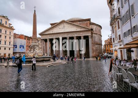 Pantheon - Temple to the gods of ancient Rome, now a Roman Catholic church building - Italy Stock Photo