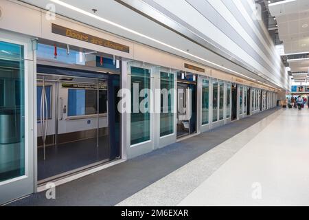 MIA People Mover Haltestelle Flughafen Miami Airport in Florida Stock Photo