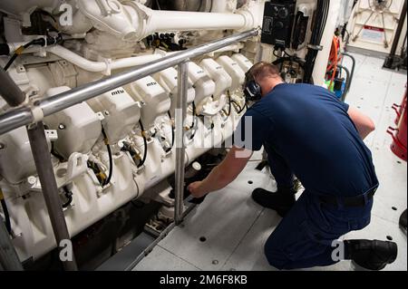 Coast Guard Cutter Daniel Tarr crew members conduct M2 Browning .50 ...