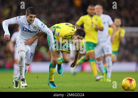 Timm Klose of Norwich City and Pablo Hernandez of Leeds United battle for possession - Norwich City v Leeds United, Sky Bet Championship, Carrow Road, Norwich - 5th November 2016. Stock Photo