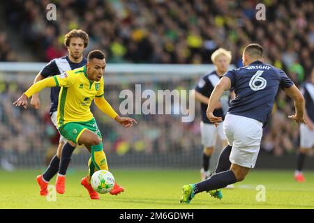Jacob Murphy of Norwich City bursts away with the ball, beating Bailey Wright of Preston North End - Norwich City v Preston North End, Sky Bet Championship, Carrow Road, Norwich - 22nd October 2016. Stock Photo