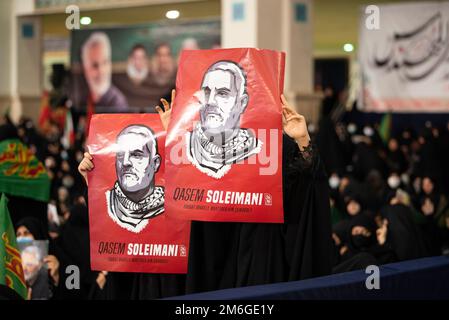 Tehran, Iran. 03rd Jan, 2023. Two mourners hold a poster of the late Revolutionary Guard Gen. Qassem Soleimani, who was killed in Iraq in a U.S. drone attack in 2020, during a ceremony marking the anniversary of his death, at Imam Khomeini Grand Mosque in Tehran, Iran, Tuesday, Jan. 3, 2023. (Photo by Sobhan Farajvan/Pacific Press/Sipa USA) Credit: Sipa USA/Alamy Live News Stock Photo