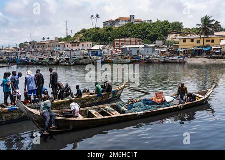Traditional fishing boats, fishing harbour, behind Fort Conraadsburg or Fort St. Jago, Elmina, Gold Coast, Gulf of Guinea, Ghana Stock Photo