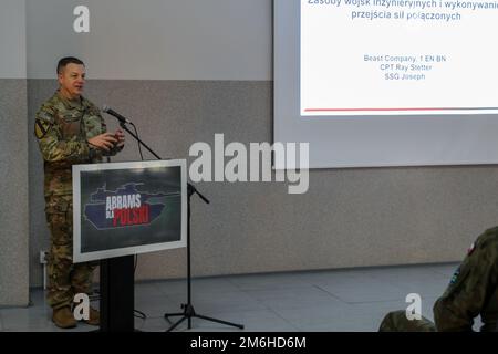 U.S. Army Col. Geoffrey A. Norman, 1st Infantry Division Deputy Commanding Officer for Support, briefs Polish military leadership on the last day of the Abrams Operations Summit at Oleszno, Poland, April 28, 2022. The 1st Infantry Division is among other units assigned to V Corps, America’s forward deployed corps in Europe that works alongside NATO allies and regional security partners to provide combat-credible forces; execute joint, bilateral, and multinational training exercises; and provides command and control for rotational and assigned units in the European theater. Stock Photo