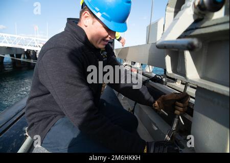 PERTH, Australia (April 28, 2022) – Sonar Technician (Submarine) 3rd Class Benjamin Heckman, from Greenville, South Carolina, assigned to the Los Angeles-class fast-attack submarine USS Springfield (SSN 761), attaches a crane cable to the deck skid following a weapons handling exercise while the submarine is pierside at Royal Australian Navy base HMAS Stirling on Garden Island, off the coast of Perth, Australia, April 28, 2022. Springfield is currently on patrol in support of national security in the U.S. 7th Fleet area of operations.