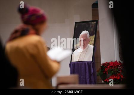 Stuttgart, Germany. 04th Jan, 2023. A picture of Pope Emeritus Benedict XVI, who has died, is displayed in the Cathedral Church of St. Eberhard during the pontifical requiem. Credit: Christoph Schmidt/dpa/Alamy Live News Stock Photo