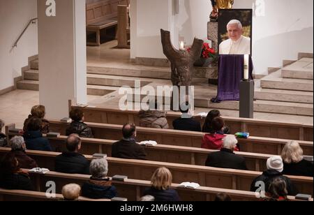 Stuttgart, Germany. 04th Jan, 2023. Visitors sit in the Cathedral Church of St. Eberhard to celebrate a pontifical requiem for Pope Emeritus Benedict XVI, who has died. Credit: Christoph Schmidt/dpa/Alamy Live News Stock Photo