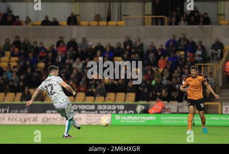 Robbie Brady of Norwich City shoots and scores making it 0-2 - Wolverhampton Wanderers v Norwich City, Sky Bet Championship, Molineux, Wolverhampton - 1st October 2016. Stock Photo