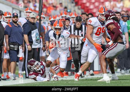 Illinois Fighting Illini wide receiver Casey Washington (8) cannot ...