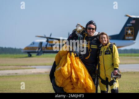 Sgt. 1st Class Ryan Reis of the U.S. Army Parachute Team takes a photo with former Pfc. Jessica Lynch after a tandem skydive at Laurinburg- Maxton Airport on 28 April 2022.  Lynch, a former POW, participated in the skydiving event to raise awareness for mental health challenges that female veterans face. Stock Photo