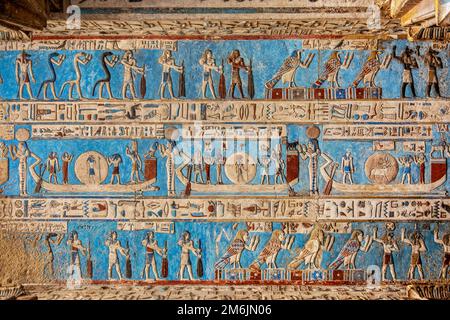 Hieroglyphic carvings in ancient egyptian temple Stock Photo