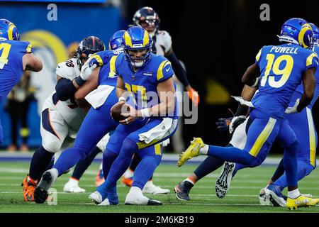 INGLEWOOD, CA - DECEMBER 25: Los Angeles Rams quarterback Baker Mayfield (17) reverse pivots from the center  during the Denver Broncos vs Los Angeles Stock Photo